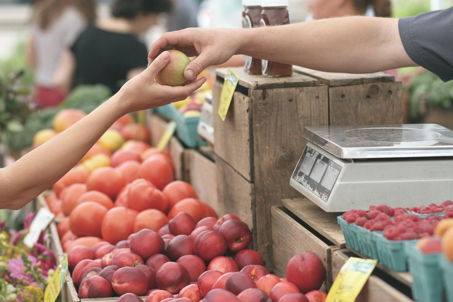 Obststand auf einem Lebensmittelmarkt