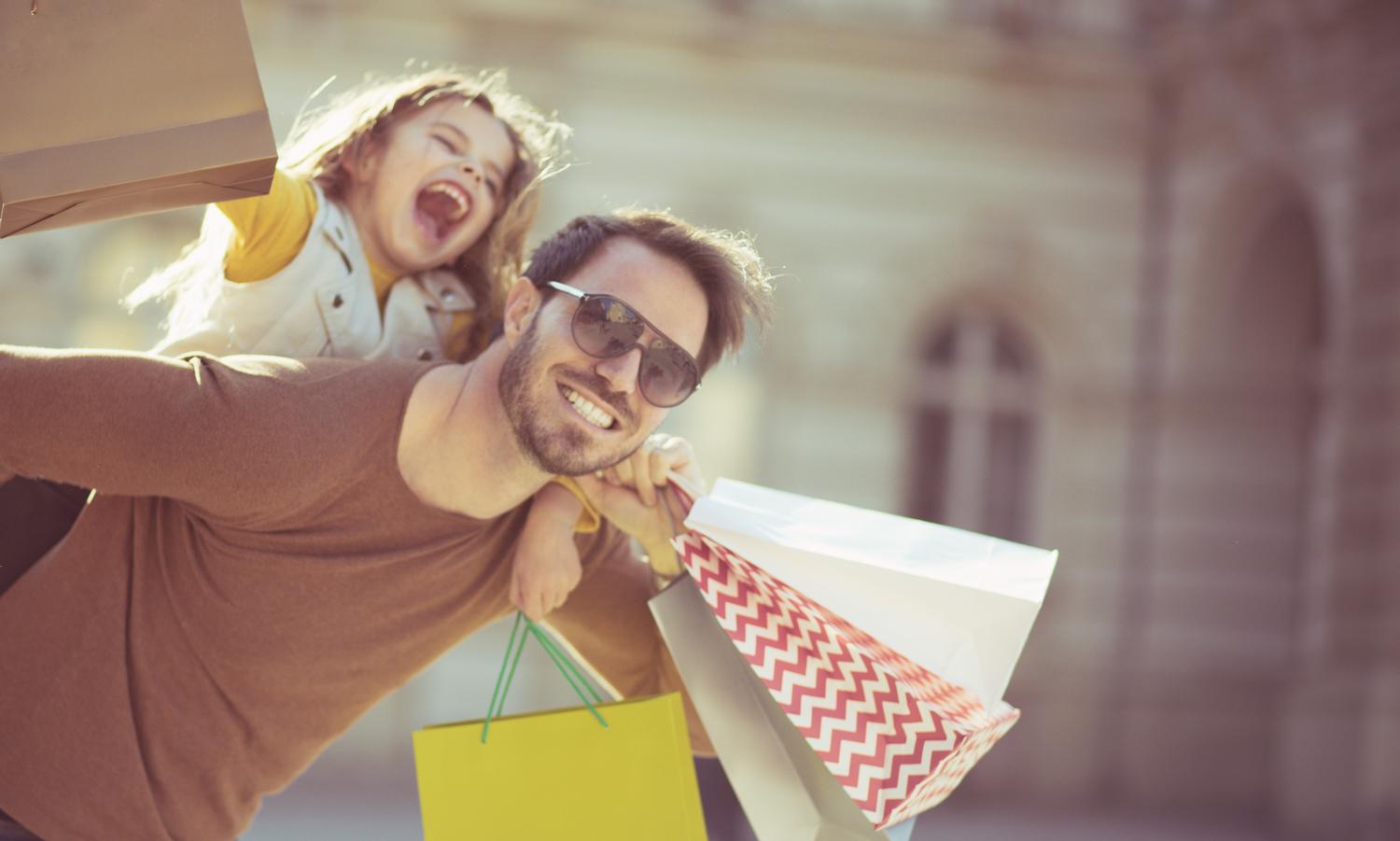 Spaß beim Einkaufen mit Papa